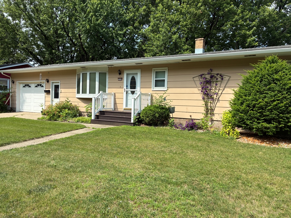 3044 Queen Ave, Slayton, MN (Photo 1)
