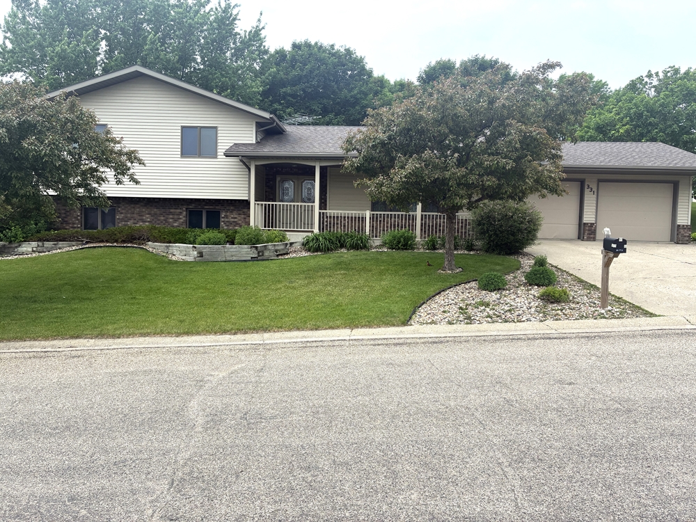 331 7th St., Chandler, MN (Photo 1)